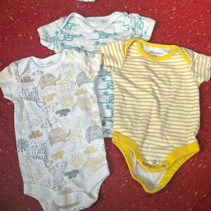 Lot of 0-3 months clothes